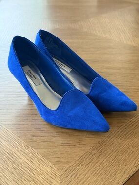 Simply Vera Vera Wang Cobalt Blue Pointed-Toe Suede Heels | Size 6